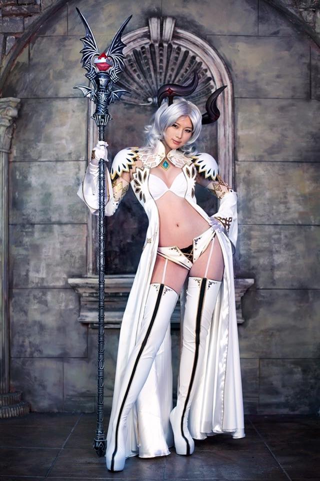 TERA Castanic Priest cosplay by the Spiral Cats.